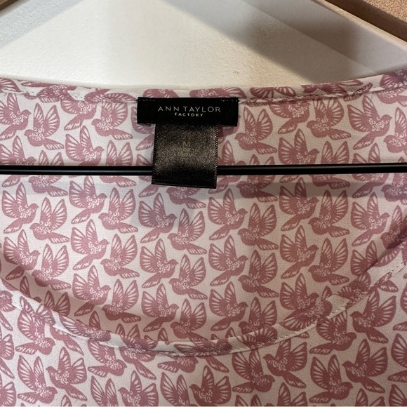 Ann Taylor Long-sleeve Mauve Pink Cream Bird Print Flowy Blouse Size Medium - Picture 3 of 9